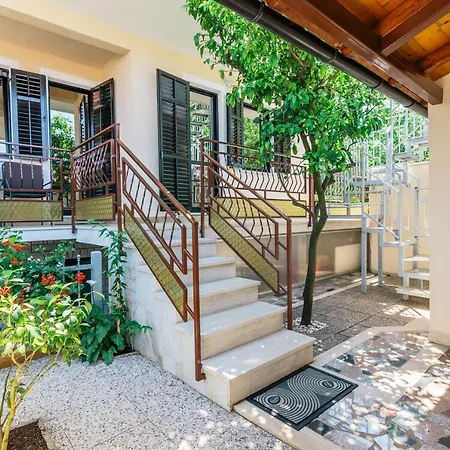 With A Parking Space Stinjan, - 15560 * 풀라