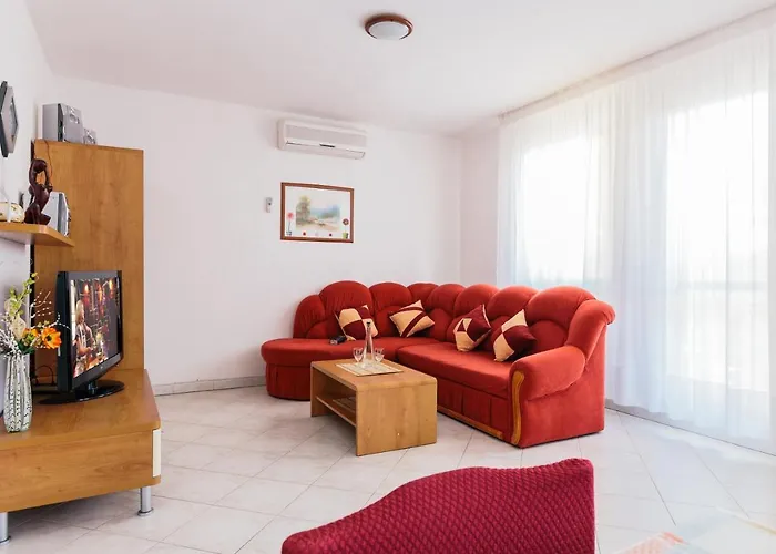 With A Parking Space Stinjan, - 15560 아파트 풀라