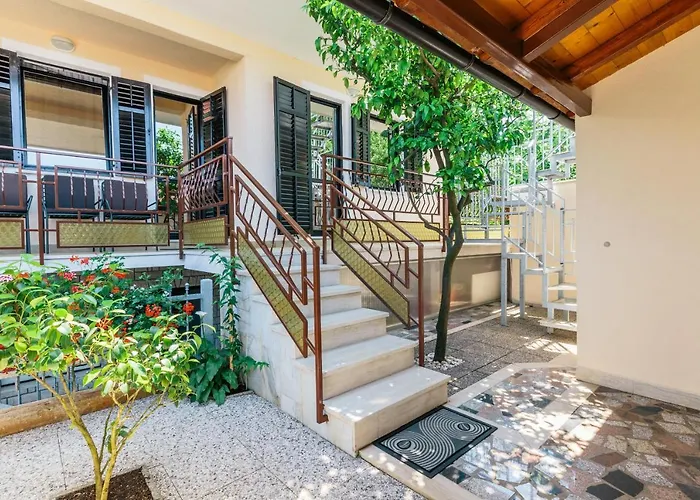 With A Parking Space Stinjan, - 15560 * 풀라