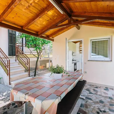 With A Parking Space Stinjan, - 15560 Апартаменты