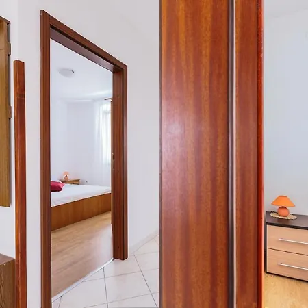 With A Parking Space Stinjan, - 15560 * Пула